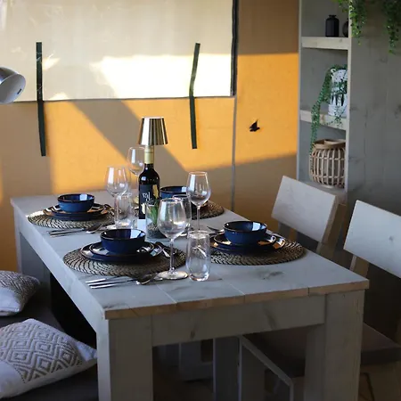 Safaritent Wood Met Tuinzicht