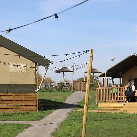 Safaritent Wood Met Tuinzicht Luxury tent