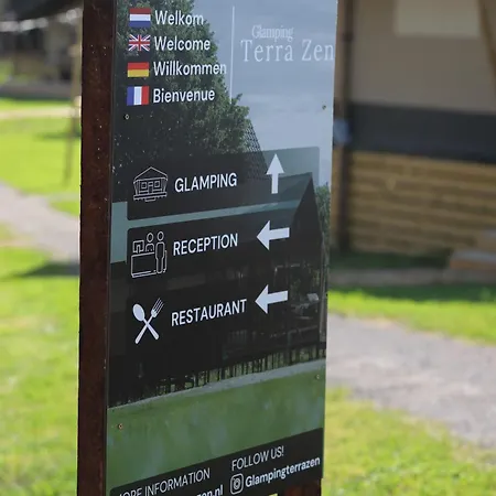 Safaritent Wood Met Tuinzicht *