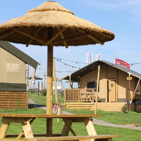 Safaritent Wood Met Tuinzicht Luxury tent