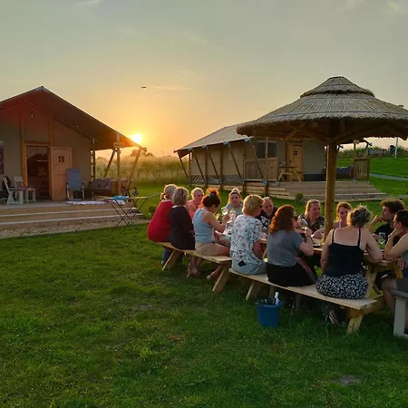 Safaritent Wood Met Tuinzicht *