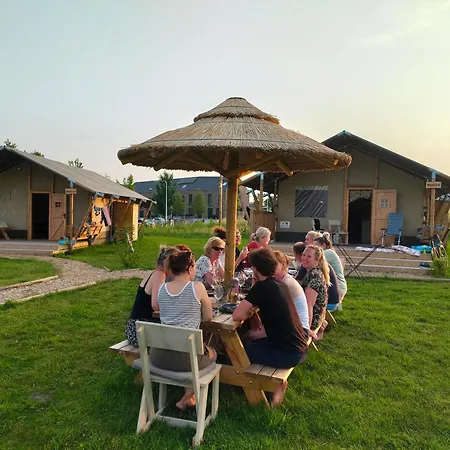 Safaritent Wood Met Tuinzicht Luxe tent Nieuwe Wetering